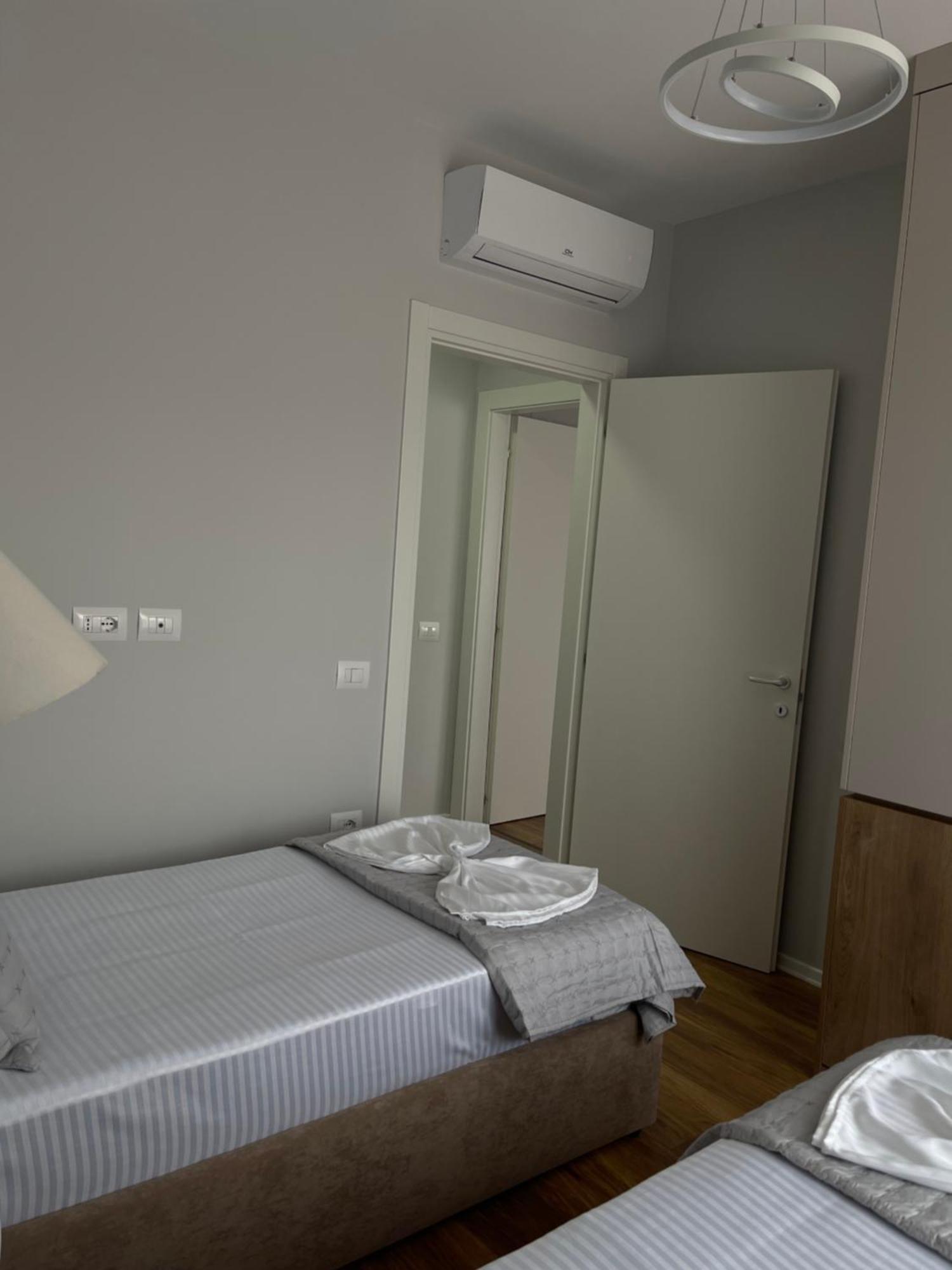 New Bazaar, Grand Apartment Tirana Bagian luar foto
